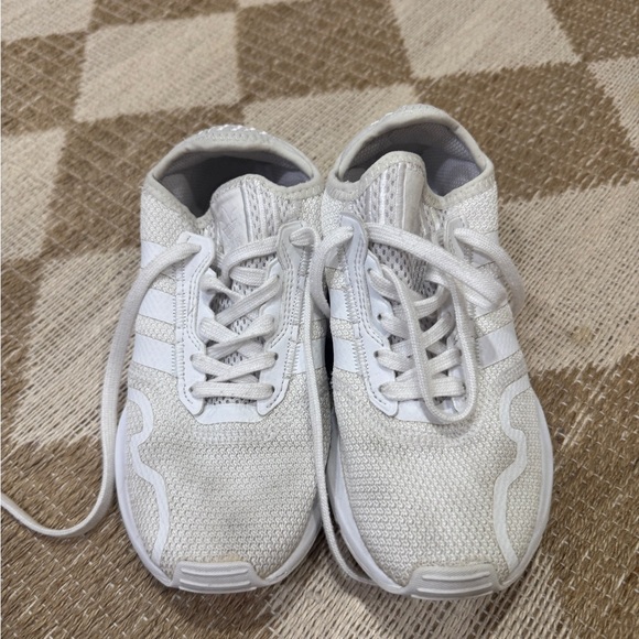 Adidas Swift Run Sneakers slip on white lace up Running Shoes workout - Picture 9 of 10